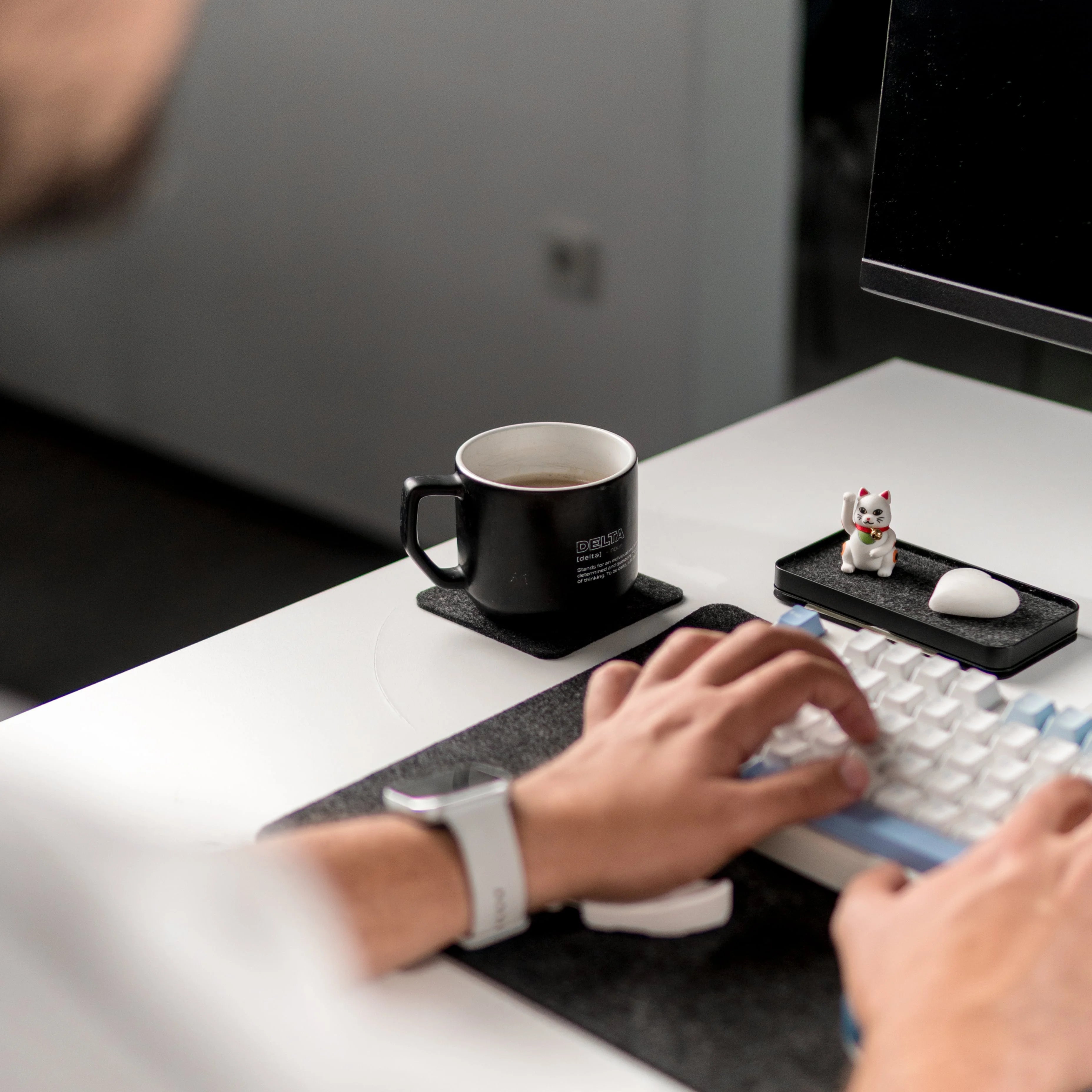 deltahub-desk-mat-filz-untersetzer-getr-nkeuntersetzer-grau image 4