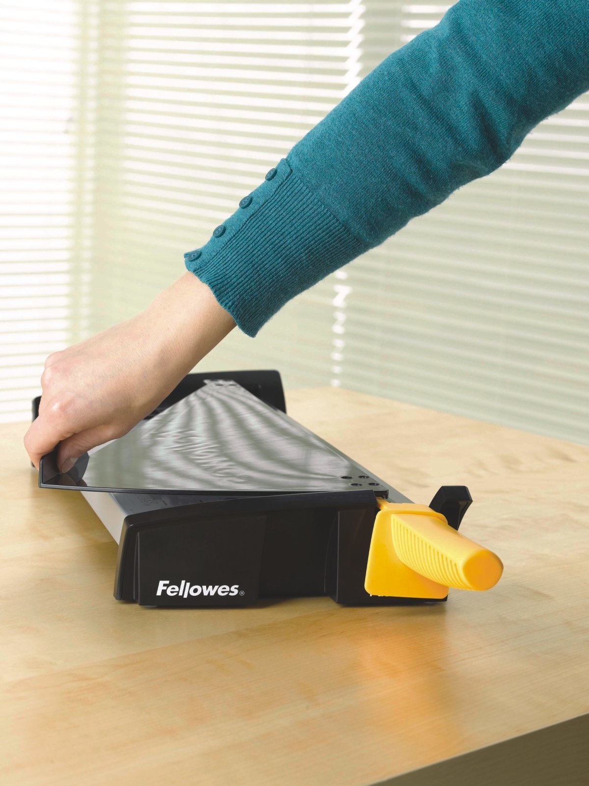 fellowes-fusion-a4-papierschneidemaschine-10-blatt-safecut image 4