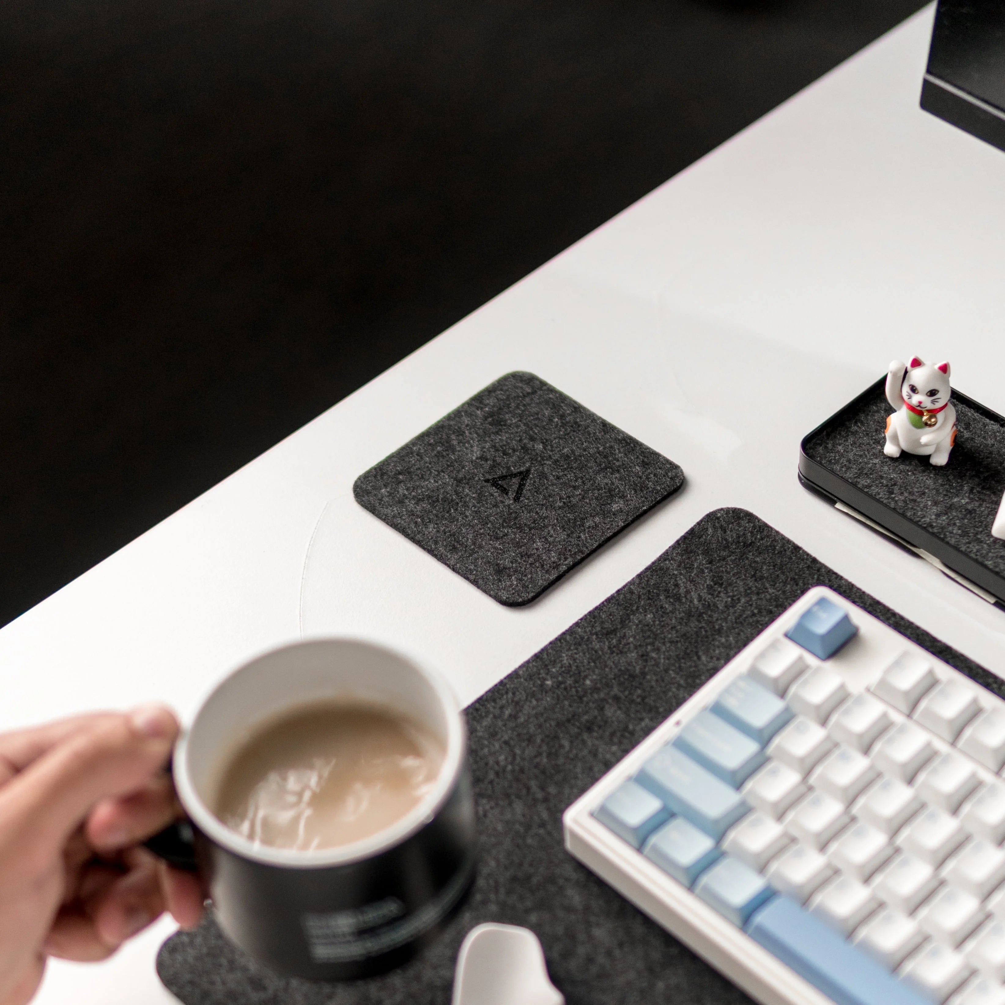 deltahub-desk-mat-filz-untersetzer-getr-nkeuntersetzer-grau image 6
