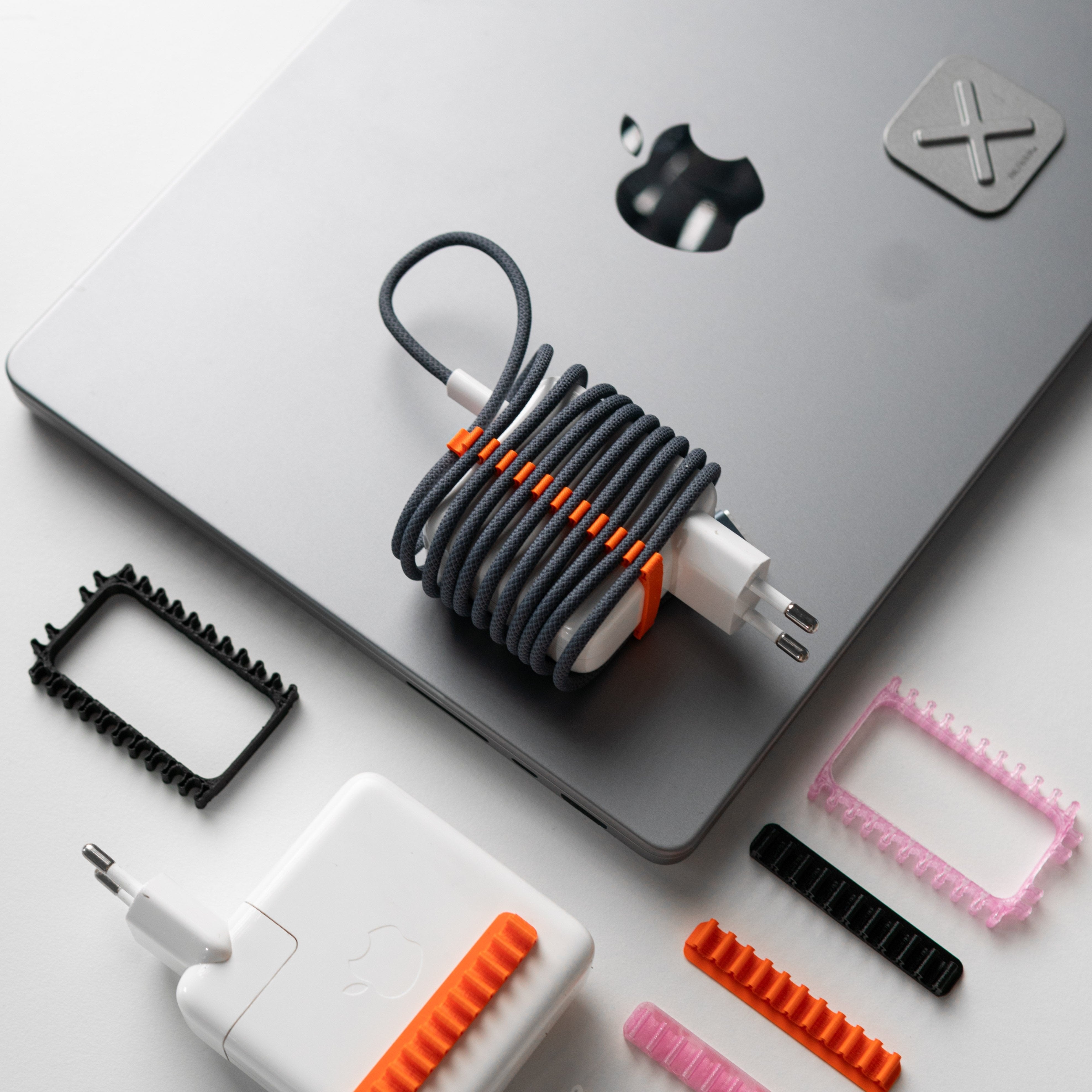 deltahub-holdx-kabelaufwickler-macbook-pro-schwarz-1er-pack image 1