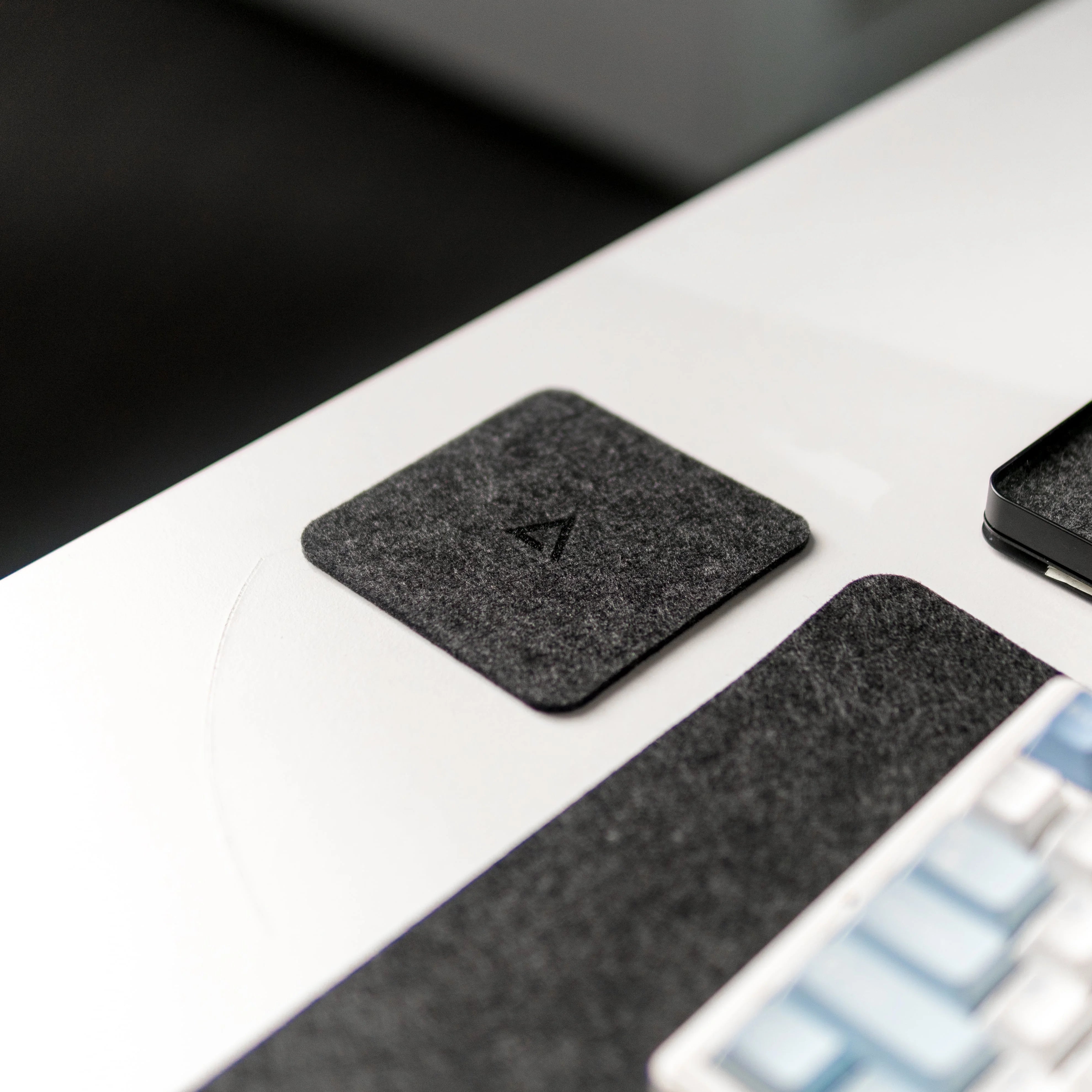 deltahub-desk-mat-filz-untersetzer-getr-nkeuntersetzer-grau image 7